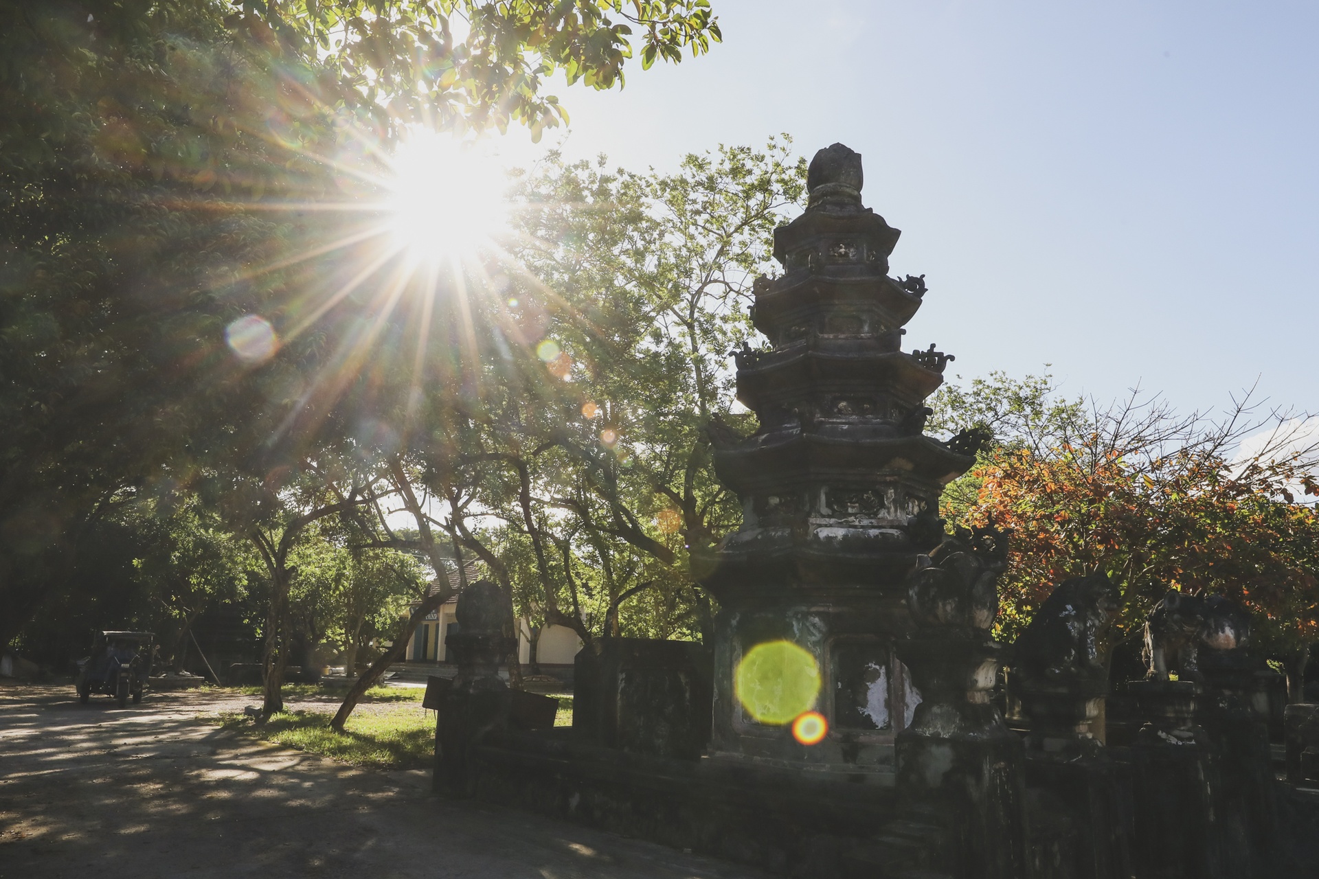 chua thap thap di da anh 1