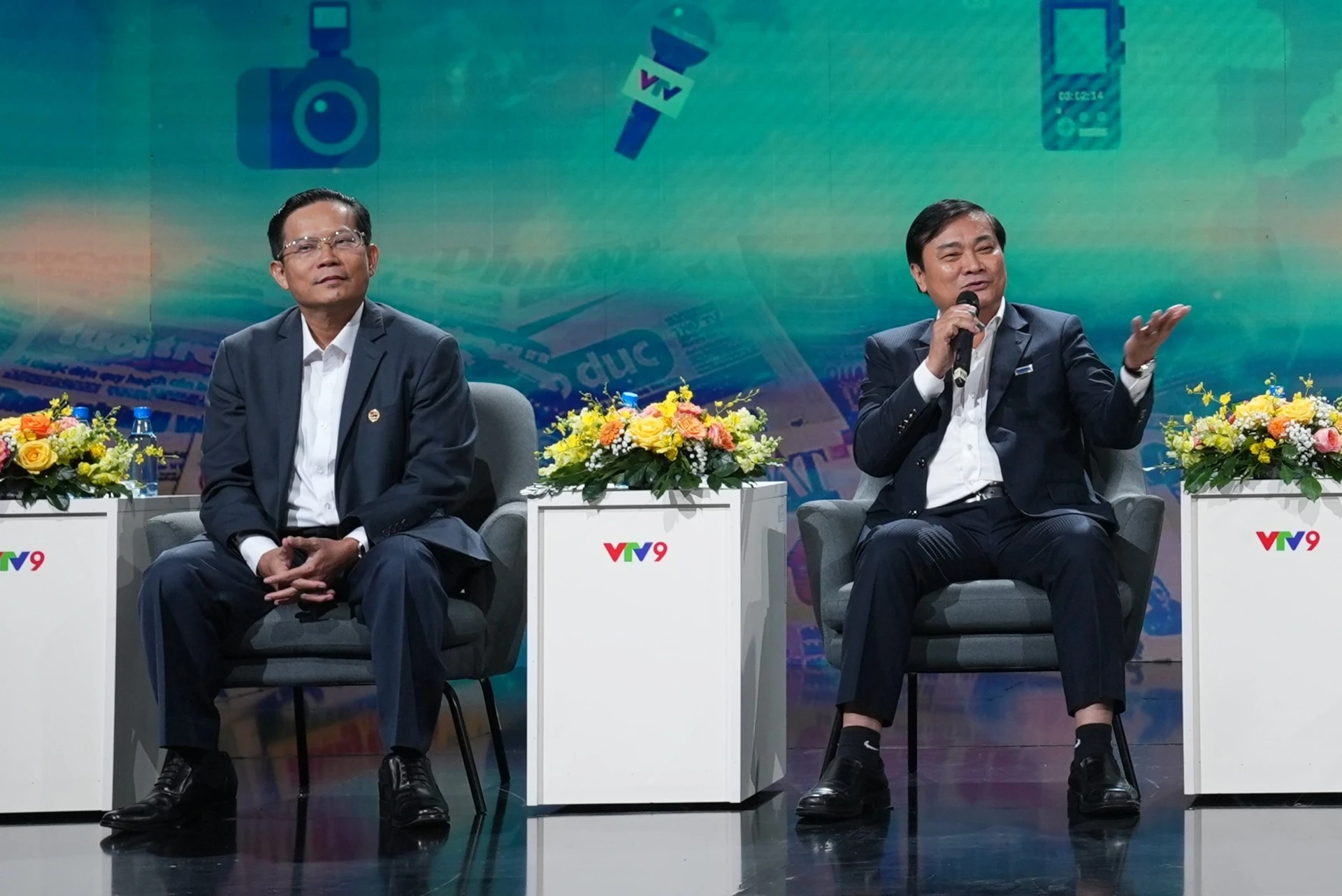 sap nhap anh 2