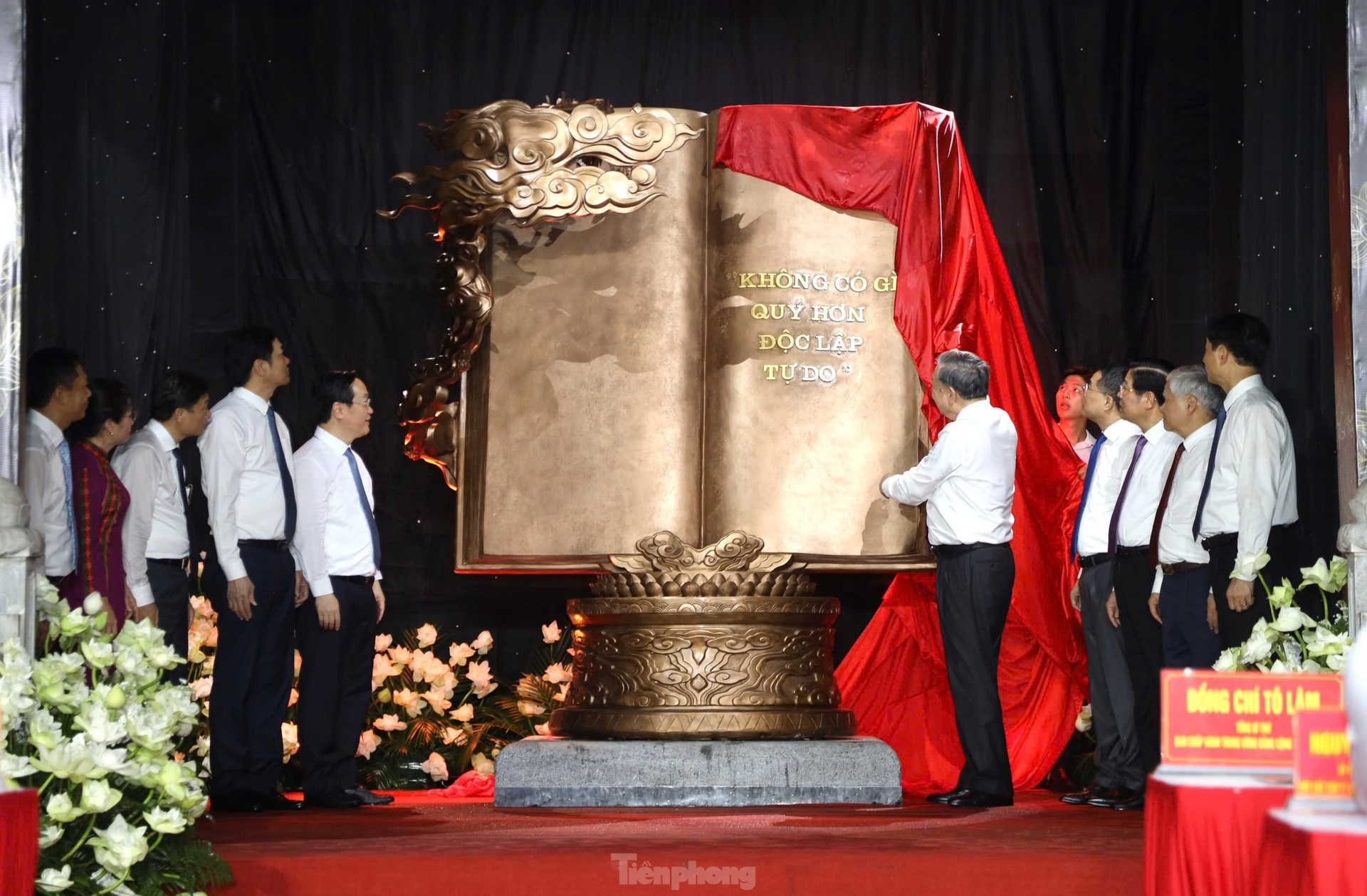 Ho Chi Minh anh 2