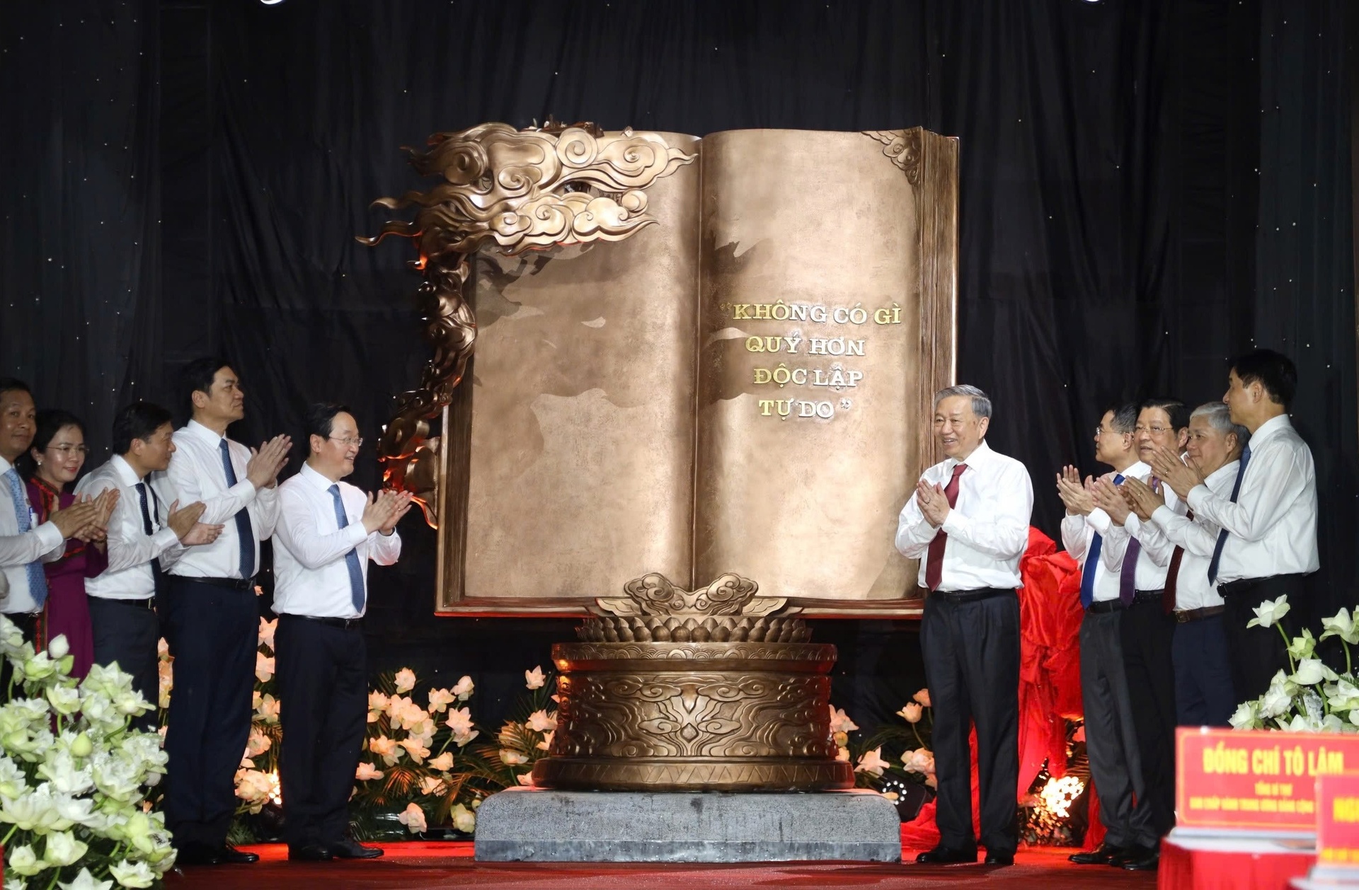 Ho Chi Minh anh 3
