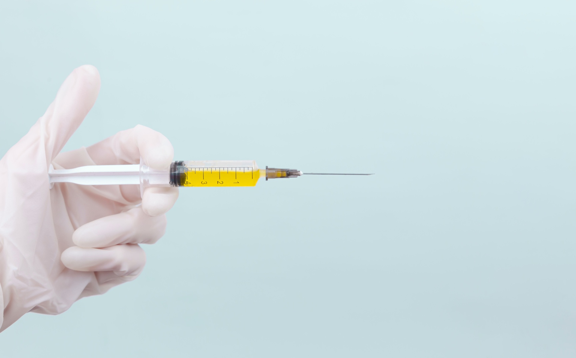 tiem vaccine covid-19 anh 1