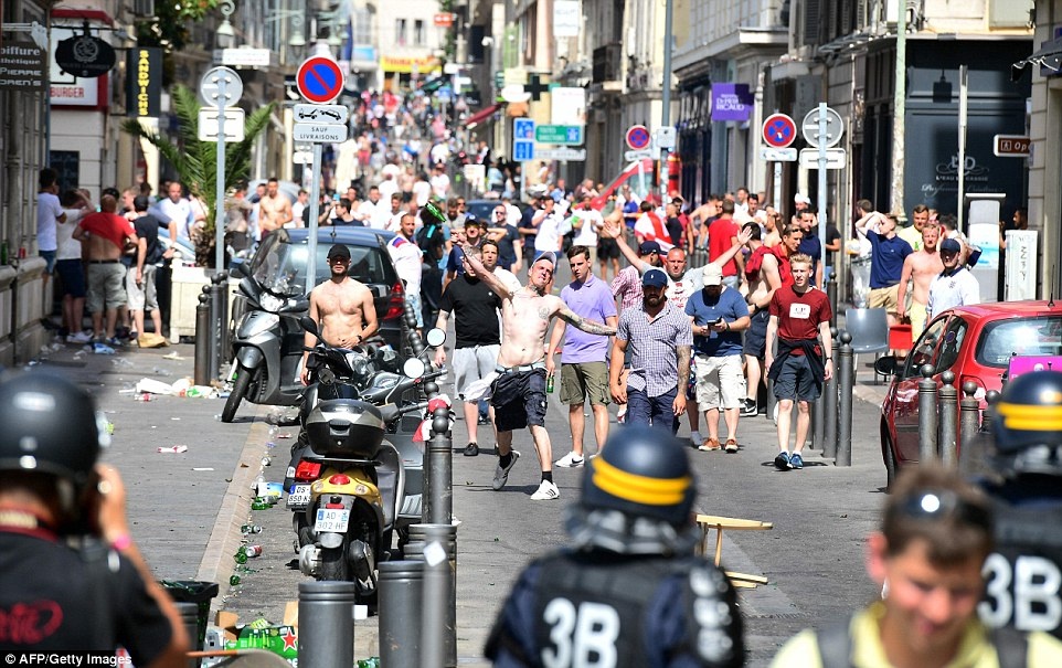 UEFA len an au da giua co dong vien Nga - Anh anh 1
