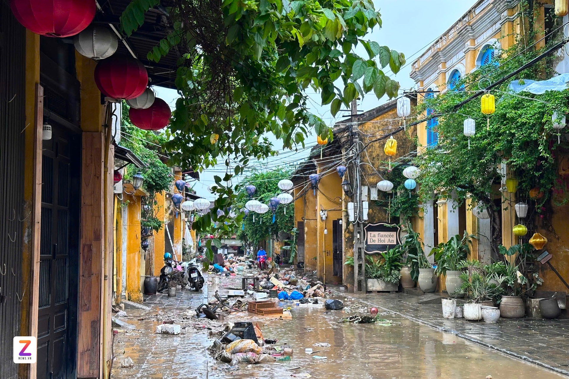 Hoi An mua lu anh 8