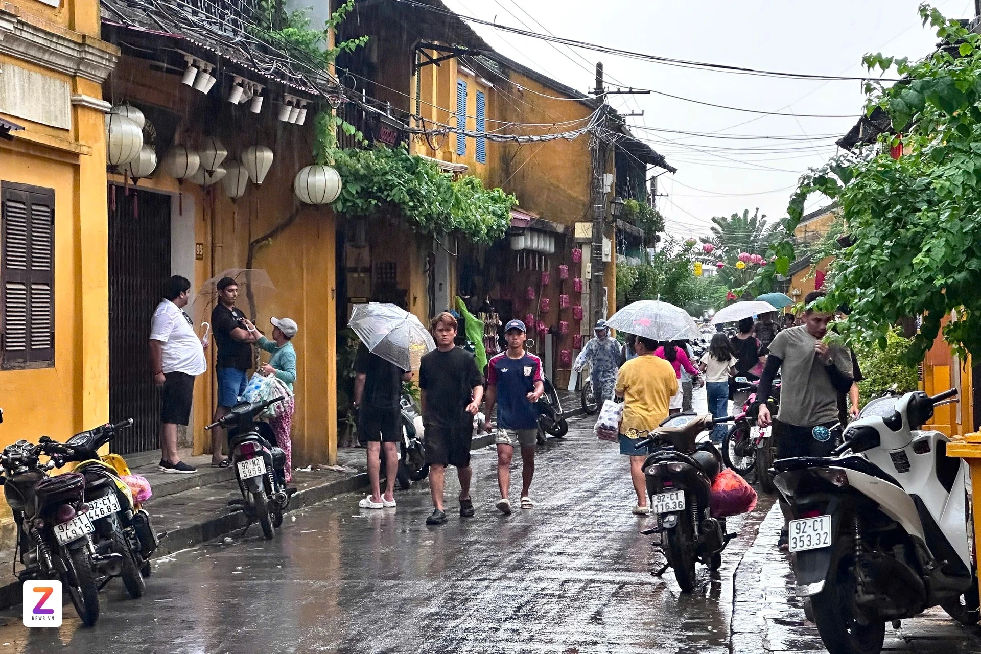 Hoi An mua lu anh 11
