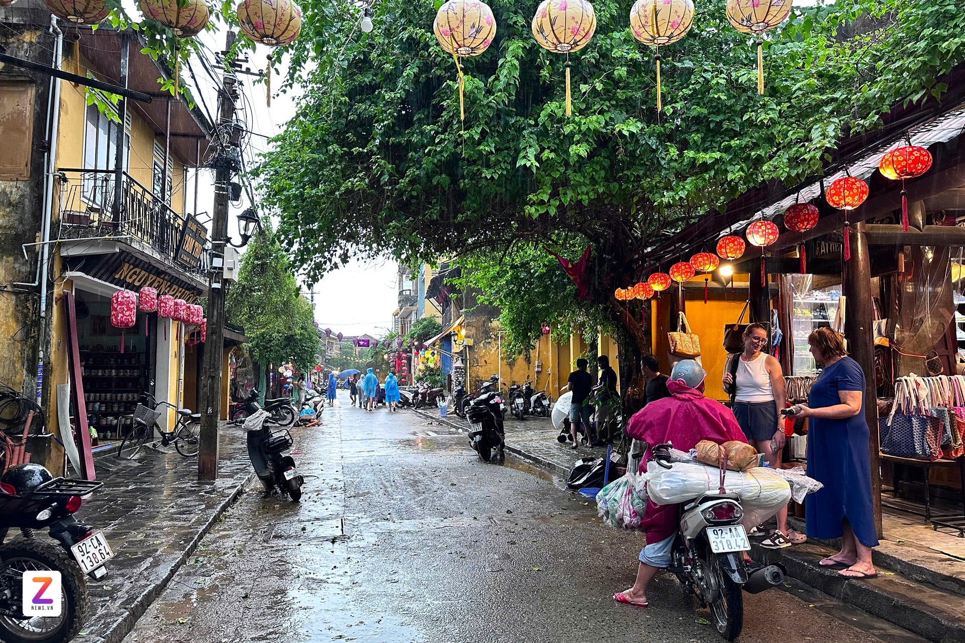 Hoi An mua lu anh 17