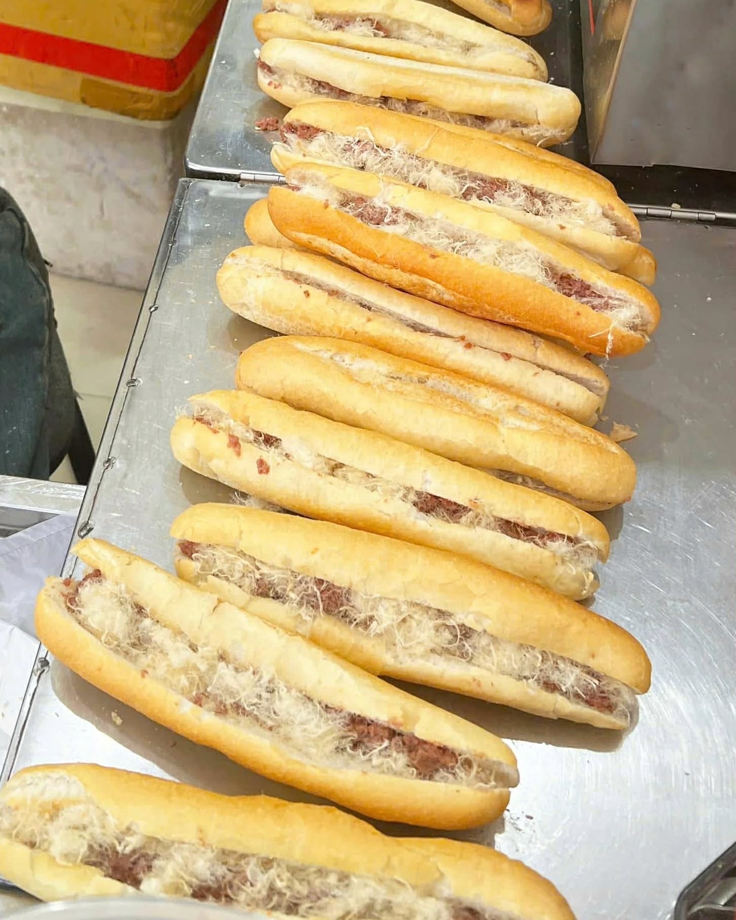 Hàng pate Cột Đèn chính gốc Hải Phòng: 'Khách giảm một nửa'