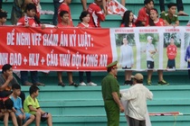 CĐV Long An yêu cầu VFF giảm án cho cầu thủ bị kỷ luật