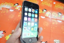 iPhone 5S chững giá, bán chậm trước Tết