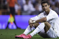 Gia tri Ronaldo thua Hazard, bang nua Messi hinh anh