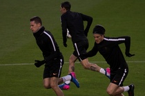 So Barca lam dieu kho tin, PSG rao riet tap penalty hinh anh