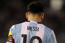 Messi: 'Toi khong si nhuc trong tai, chi het vao khong khi ma thoi' hinh anh