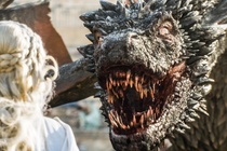 Nhin lai rong lua Drogon cua Game of Thrones tu Season 1 hinh anh