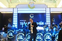 Thuong thuc jazz voi Tran Manh Tuan tai Crescent Mall hinh anh