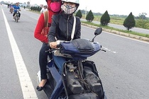Su that ve 2 co gai chay xe may doc nhat vo nhi o Da Nang hinh anh