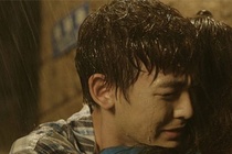Tinh yeu bi kich cua doi ban tre bi gia dinh ngan cach hinh anh