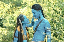 Anh cuoi hoa thanh Avatar, chup ben may bay doc dao hinh anh