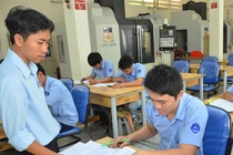 Truong nghe 'chay hang' hinh anh