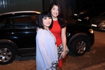 Cam Van dan con gai xinh dep di dien hinh anh