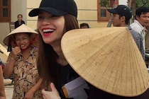 Nhan qua cuu tro, nguoi dan Quang Binh om cham Ho Ngoc Ha hinh anh