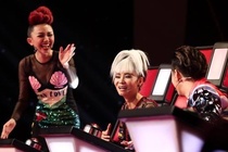 Thu Minh mang 3 HLV dan em ‘noi xao’ tren san khau The Voice hinh anh