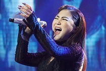 Huong Tram trinh dien cam xuc tren san khau hinh anh