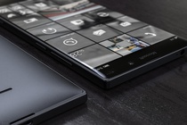 Smartphone moi cua Microsoft van su dung vo nhua hinh anh