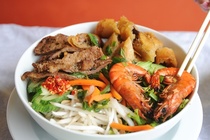Nhung quan bun thit nuong ngon cua Sai Gon cho ngay nang hinh anh
