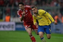 Podolski go hoa 1-1 cho Arsenal hinh anh