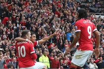 Pha ghi ban cua Rooney vao luoi West Ham hinh anh
