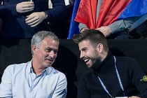 Nghi van Jose Mourinho muon dua Pique ve MU hinh anh