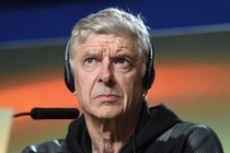 Arsene Wenger - ong gia toi nghiep o cup chau Au hinh anh