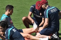 Ronaldo: ‘Toi se ra san ngay ca khi chi con 1 chan’ hinh anh