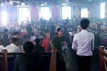 Dot kich quan bar ngay 29 Tet, bat 69 dan choi duong tinh voi ma tuy hinh anh