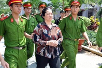 Vo nguyen bi thu xa giet nguoi, dot xac lai hau toa hinh anh