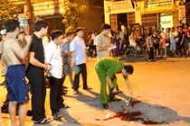 Hon chien truoc quan thu am, mot thanh nien bi dam chet hinh anh
