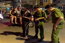Bat nghi can giet nguoi tinh trong quan ca phe vong hinh anh