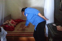 Nguoi nha ke toi ke giet be 2 tuoi tren giuong ngu hinh anh