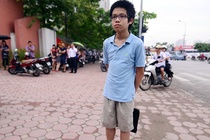 Nhiều thí sinh không được vào trường thi vì... mặc quần soóc
