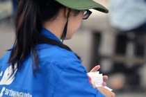 Sinh vien tinh nguyen nhat phao thi sau gio lam bai mon Su hinh anh