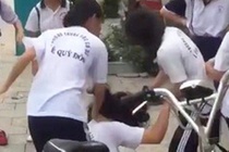 Se hop rut kinh nghiem vu nu sinh danh nhau vi che mau giay cua ban hinh anh