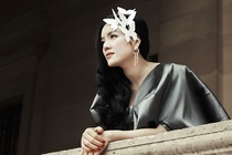 Ly Nha Ky long lay giua thanh pho Paris co kinh hinh anh
