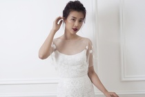 A hau Hoang Oanh mac vay cuoi xuyen thau goi cam hinh anh