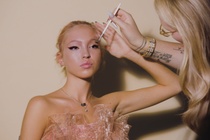 Con gai sieu mau Kate Moss vut sang o tuoi 18 hinh anh