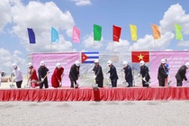 Chủ tịch Quốc hội Vương Đình Huệ cắt băng khánh thành 2 nhà máy ở Cuba