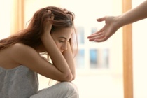 Nhịn yêu lâu, cô gái đau đớn khi quan hệ cùng bạn trai