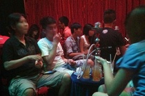 Ban shisha cong khai, 'khoi A Rap' dang me hoac tre em? hinh anh