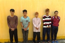 Cuop 25 cay vang cua ong lao an xin, bao dong bon 6 chi hinh anh