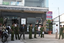 Xa sung hang loat vao canh sat o Can Tho hinh anh