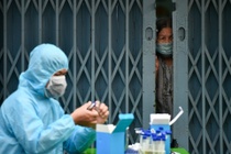 'TP.HCM cần tính việc điều trị F0 tại nhà khi số ca nhiễm tăng cao'