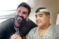 Các ngôi sao giải trí tri ân Diego Maradona